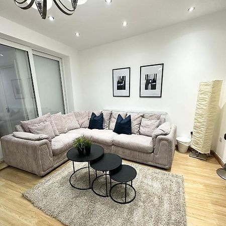 London Charm - Comfortable Room In Spacious House Luaran gambar