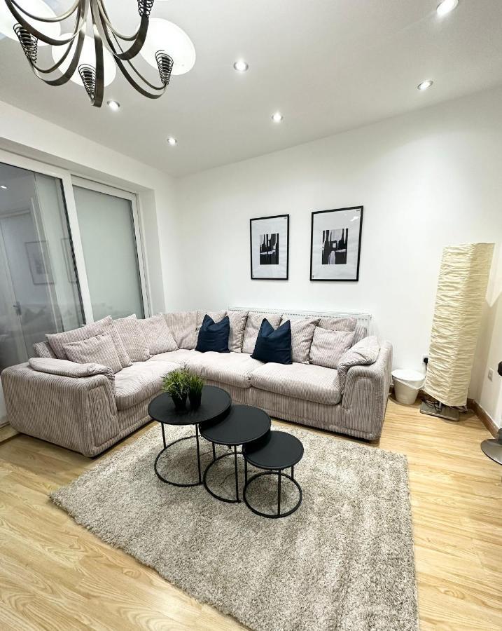 London Charm - Comfortable Room In Spacious House Luaran gambar