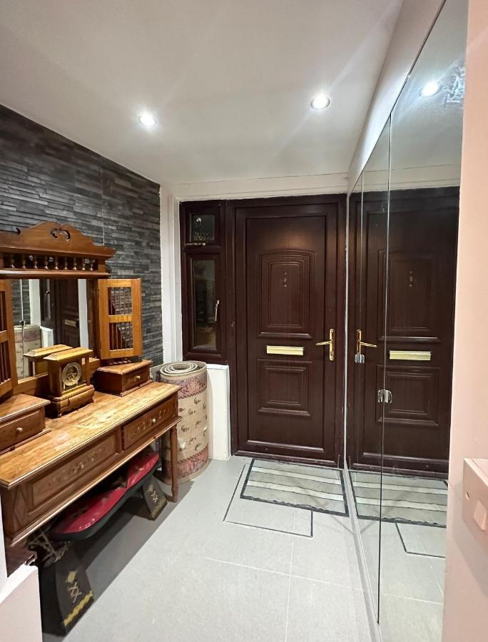 London Charm - Comfortable Room In Spacious House Luaran gambar
