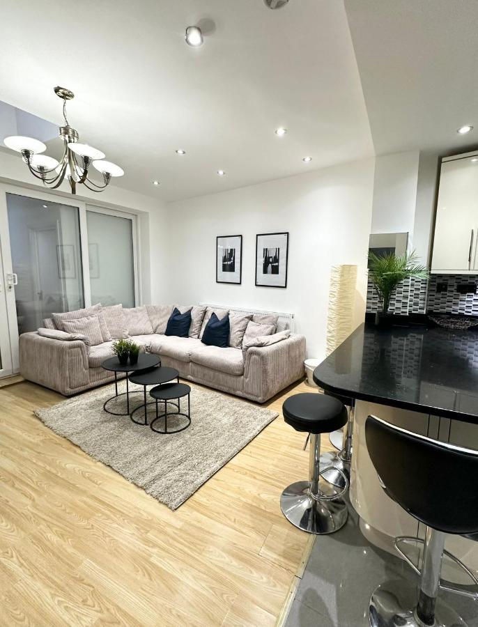 London Charm - Comfortable Room In Spacious House Luaran gambar