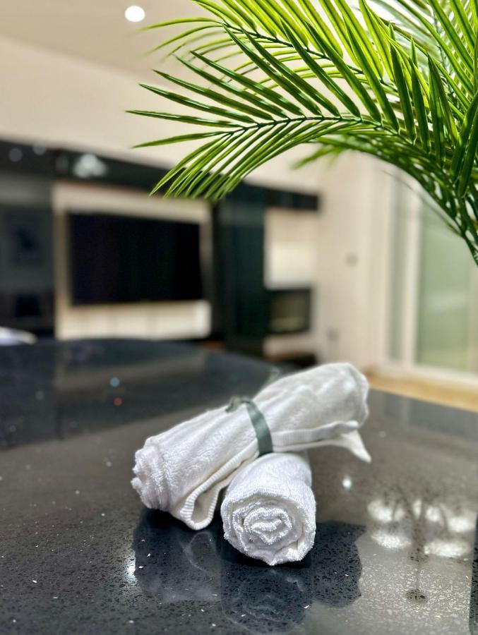 London Charm - Comfortable Room In Spacious House Luaran gambar
